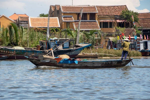 Hoi Vietnam August 2019 Fischer Auf Einem Traditionellen Boot Das — Stockfoto