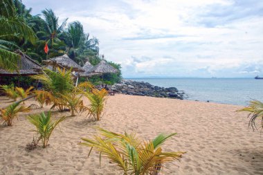  Vietnam 'daki Cu Lao Cham adalarından biri olan Cu Lao Cham adasındaki sahil, Orta Vietnam' daki biyosfer rezervi.