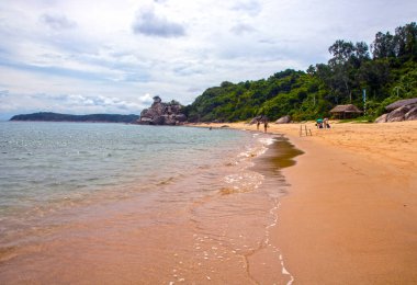  Vietnam 'daki Cu Lao Cham adalarından biri olan Cu Lao Cham adasındaki sahil, Orta Vietnam' daki biyosfer rezervi.