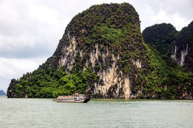 Vietnam 'daki Halong Körfezi' nin güzel manzarası