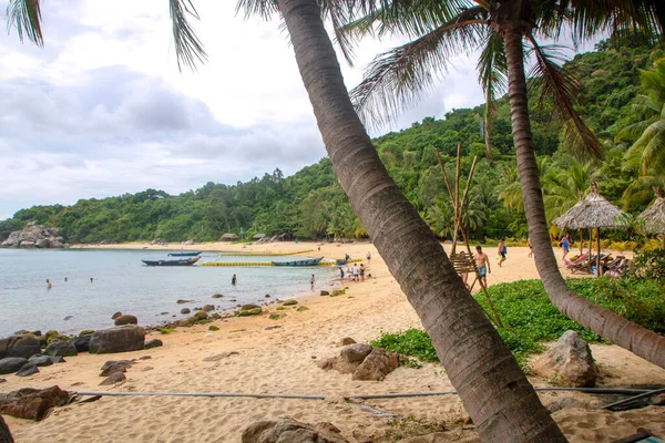  Vietnam 'daki Cu Lao Cham adalarından biri olan Cu Lao Cham adasındaki sahil, Orta Vietnam' daki biyosfer rezervi.