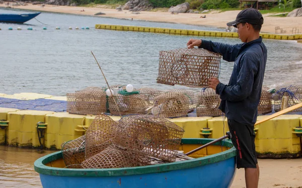 Lao Cham Vietnam August 2019 Fischer Auf Einem Traditionellen Korbboot — Stockfoto