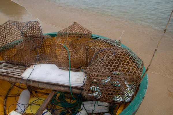 Lao Cham Vietnam Agosto 2019 Pescador Sosteniendo Una Cesta Llena — Foto de Stock
