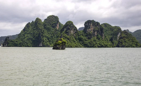 Bellissimo Scenario Della Baia Halong Vietnam — Foto Stock