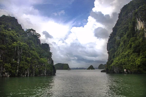 Bellissimo Scenario Della Baia Halong Vietnam — Foto Stock