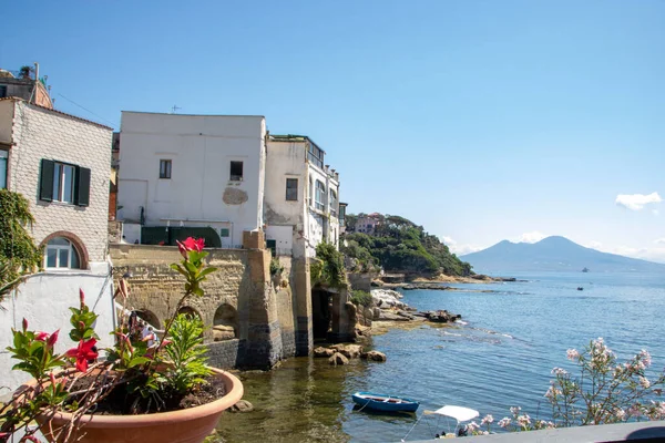 ナポリ イタリア 2020年6月1日 マレキアーロとナポリ湾と海岸線の漁師の風景 — ストック写真