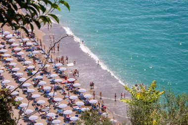Vietnam Konsolosu kısrağında - İtalya - Haziran 2020 'de - Yaz başında plaj 