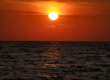 Santa Teresa sahilinde gün batımı Basilicata, İtalya 'da Maratea' da