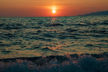 Santa Teresa sahilinde gün batımı Basilicata, İtalya 'da Maratea' da