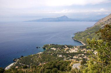 İtalya 'nın Basilicata kentindeki Maratea kıyı şeridinin manzarası 