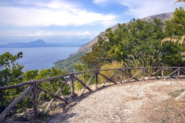 İtalya 'nın Basilicata kentindeki Maratea' da yürüyüş yolu