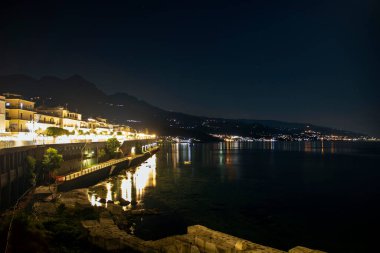 Diamante 'nin gece manzarası, Calabria, İtalya