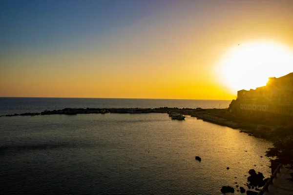 イタリア カラブリア州ディマンテのテ海岸の息をのむような夕日 — ストック写真