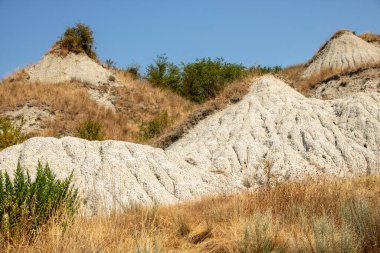 Ascanio-İtalya 'da Ağustos 2020' de Val d 'Orcia' nın Toskana kırsalının manzarası ve Beton Senesi olarak bilinir.