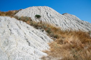 Ascanio-İtalya 'da Ağustos 2020' de Val d 'Orcia' nın Toskana kırsalının manzarası ve Beton Senesi olarak bilinir.