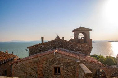 Rocca di Passignano, İtalya 'nın Umbria kentindeki Trasimeno Gölü' ne bakan Passignano köyündeki ortaçağ kalesi. 