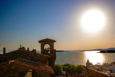 Rocca di Passignano, İtalya 'nın Umbria kentindeki Trasimeno Gölü' ne bakan Passignano köyündeki ortaçağ kalesi. 