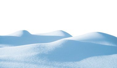 Tasarım için beyaz arka plan üzerinde izole rüzgârla oluşan kar yığını. Beyaz arka plan üzerinde kar