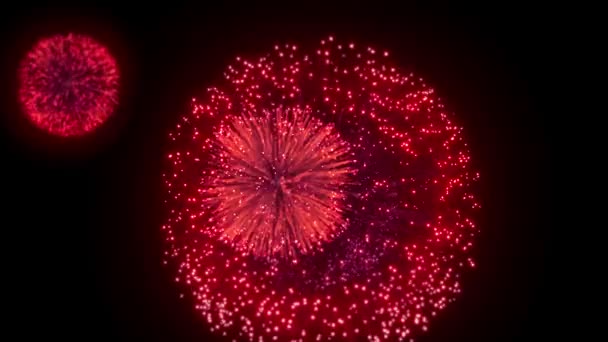01. sötét vörös színű kis és nagy tűzijáték a éjszakai égbolton — Stock videók