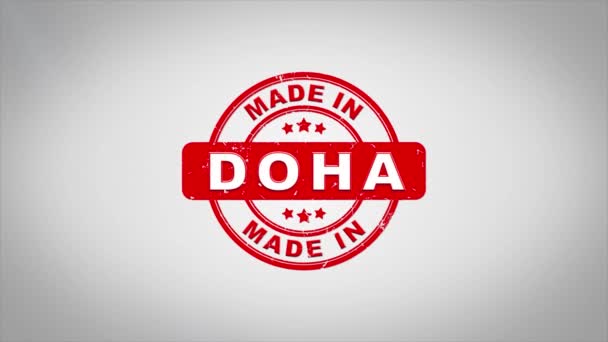Gjort i Doha undertecknat stämpling trä stämpel textanimering. — Stockvideo