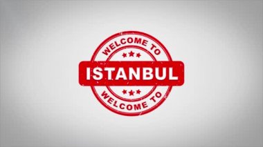 İstanbul'a hoş geldiniz damgalama metin ahşap damga animasyon imzaladı. Kırmızı mürekkep temiz beyaz kağıt yüzeyi zemin üzerine yeşil örtü arka plan dahil.