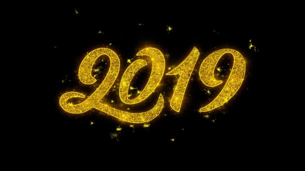Mutlu yeni yıl 2019 tipografi altın parçacıkları ile yazılı kıvılcım havai fişek gösterisi . — Stok video