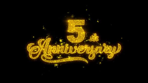 5. Happy Anniversary Typografia napisane złote cząstki iskry fajerwerki — Wideo stockowe