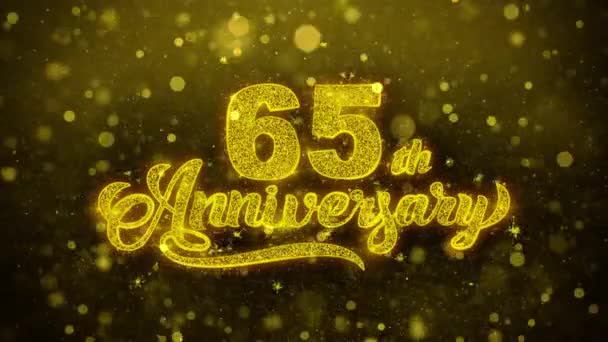 65th Happy Anniversary Golden Text Particelle lampeggianti con spettacolo pirotecnico d'oro — Video Stock