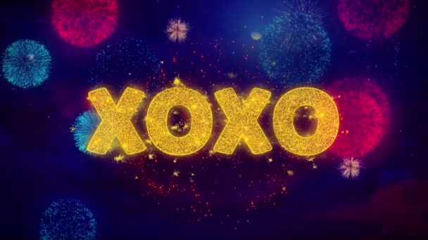 Xoxo 文本上五颜六色的服装爆炸粒子. — 图库视频影像