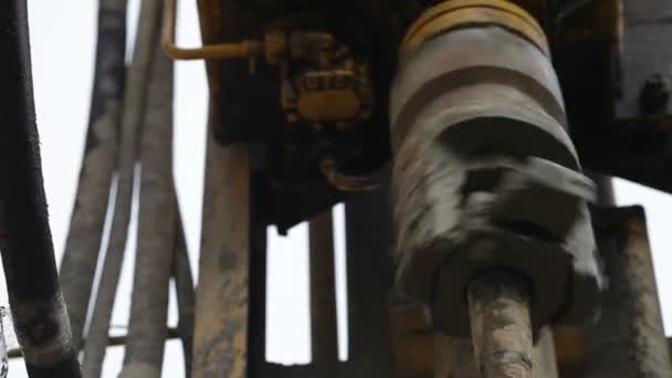 现代旋转钻机钻孔水井 — 图库视频影像