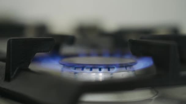 Kitchen burner turning on.Stove top burner igniting into a blue cooking flame. — Stok video