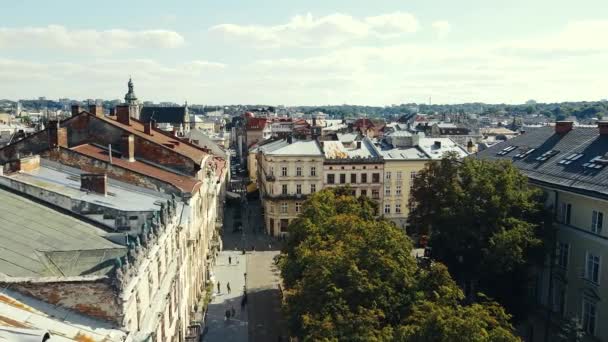 Panorama popularnej centralnej części starego miasta Lwowa, Ukraina — Wideo stockowe