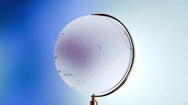 Dönen Dünya Küresi Norveç 'e yaklaşıyor