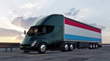 Sonsuz Yol ve Lüksemburg Bayrağında Yarı Kargo Kamyonu