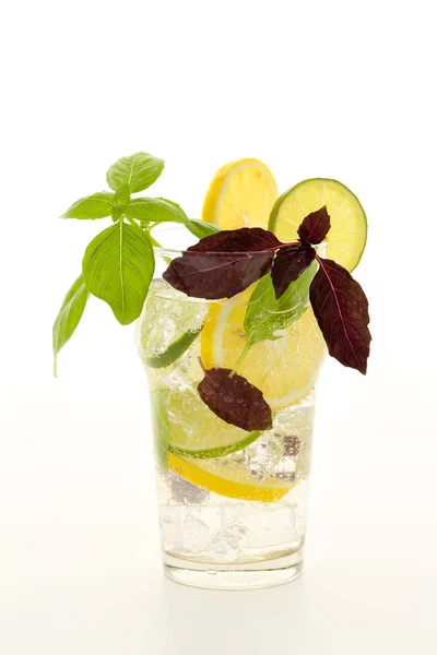 Fresh Summer Fizzy Cooler Cocktail Lemon Limette Wheels Ice Cubes — Stock Photo, Image