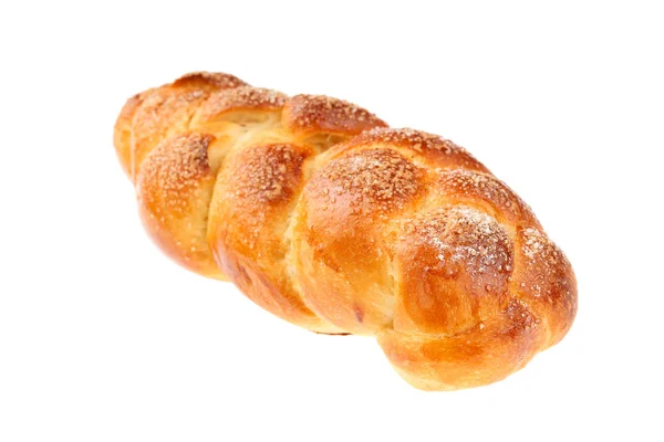 Geleneksel Bulgar tatlı Mayalı ekmek Kozunak, örgülü ve şeker, beyaz izole serpilir. Bulgaristan Kozunak esas olarak Paskalya için hazırlanan ama fırın içinde yıl boyunca bulunabilir — Stok fotoğraf