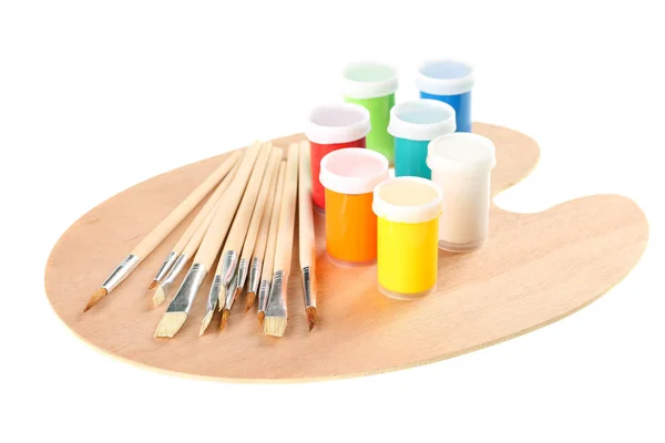 Set di vernice acrilica poli con colori diversi, pennelli e tavolozza di legno, isolato su sfondo bianco — Foto Stock
