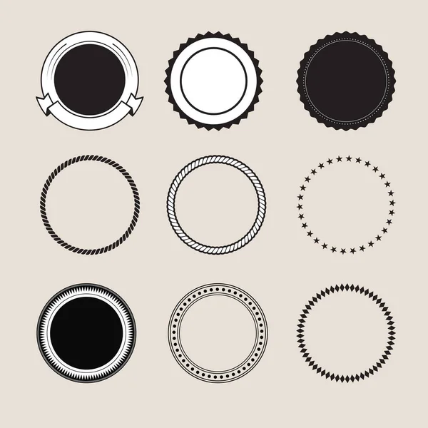 Çeşitli dekoratif kenarlı yuvarlak rozet, etiket ve çıkartma koleksiyonu.