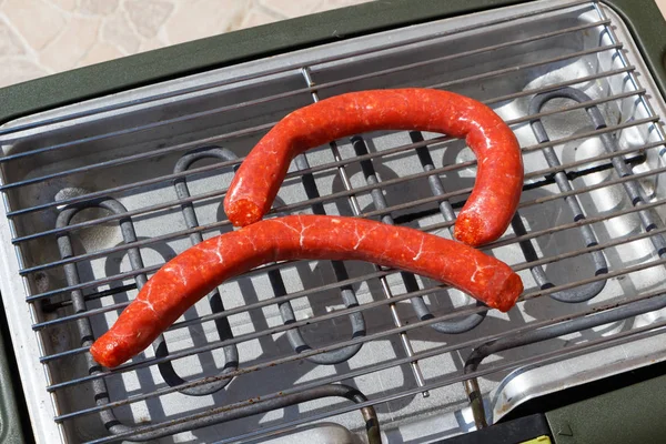 Dos Merguez Crudos Parrilla Una Barbacoa Eléctrica — Foto de Stock