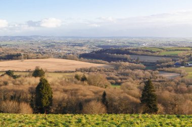 Plomodiern içinde bir güneşli kış gündüz manzara
