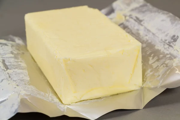 Packung Gesalzene Butter Ausgepackt — Stockfoto