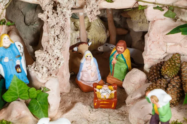 Szopka Bożonarodzeniowa Prowansalskimi Figurkami Kołyski Terakocie — Zdjęcie stockowe