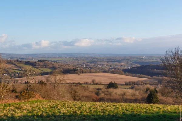 Plomodiern içinde bir kış güneşli gün boyunca manzara