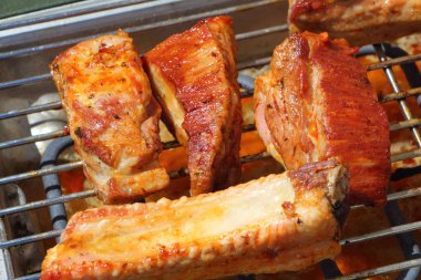 Elektrikli Barbekü domuz etinin parçası