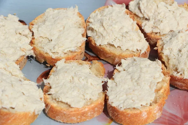 Uskumru rillettes tost dilim üzerinde