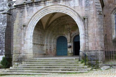 Locronan Saint Ronan kilisesinin kapıları