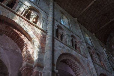 Mont Saint-Michel manastırın Nave