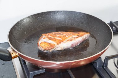 Bir tavada Ördek göğsü ızgara