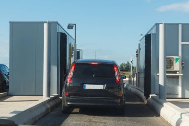 Gişede bekleyen araç