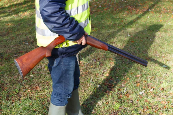 Caçador com seu rifle — Fotografia de Stock